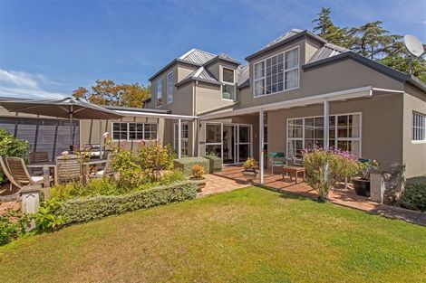 Photo of property in 17 Snowdon Road, Fendalton, Christchurch, 8052