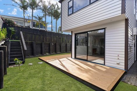 Photo of property in 7/90 Picasso Drive, West Harbour, Auckland, 0618