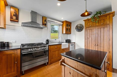 Photo of property in 100 Evans Road, South Head, Helensville, 0874