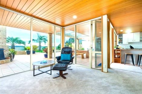 Photo of property in 96 Tindalls Bay Road, Tindalls Beach, Whangaparaoa, 0930