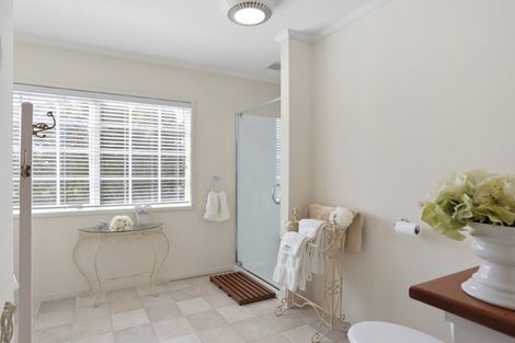 Photo of property in 2/21 Deane Avenue, Titirangi, Auckland, 0604