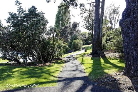 Photo of property in 9 Chapman Road, Te Atatu Peninsula, Auckland, 0610