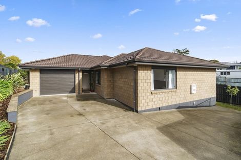 Photo of property in 4a Taipari Road, Te Atatu Peninsula, Auckland, 0610
