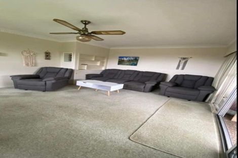 Photo of property in 1/86 Lincoln Park Avenue, Massey, Auckland, 0614