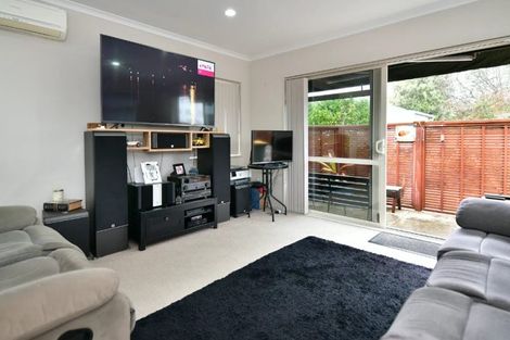 Photo of property in 10 Centreway Road, Orewa, 0931