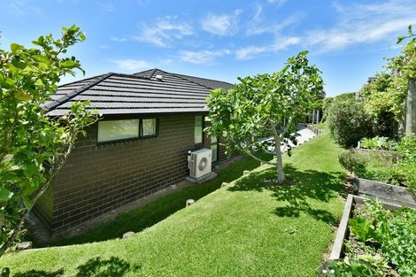 Photo of property in 32 Grovenor Drive, Orewa, 0931