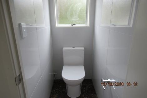 Photo of property in 15 Fernhaven Place, Massey, Auckland, 0614