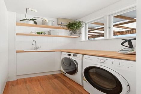 Photo of property in 10 Edgerton Road, Te Atatu Peninsula, Auckland, 0610
