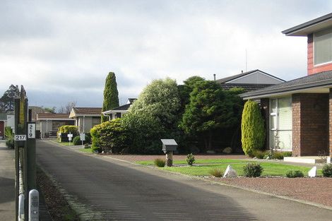 Photo of property in 1 Chertsey Court, Roslyn, Palmerston North, 4414