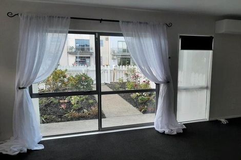 Photo of property in 1/3 Hulme Place, Henderson, Auckland, 0612