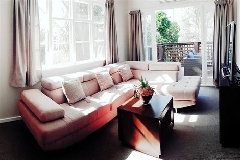 Photo of property in 98 Glenpark Avenue, Frankleigh Park, New Plymouth, 4310
