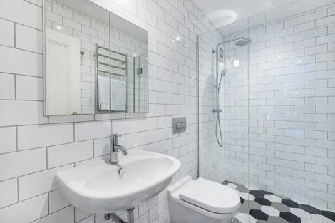 Photo of property in 6 Beach Road, Northcote Point, Auckland, 0627