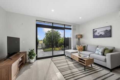 Photo of property in 15 Battalion Drive, Papakura, 2110