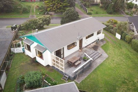 Photo of property in 6 Oratia Street, Waikanae Beach, Waikanae, 5036
