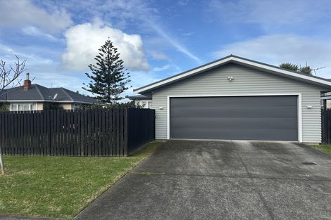 Photo of property in 118 Matipo Road, Te Atatu Peninsula, Auckland, 0610