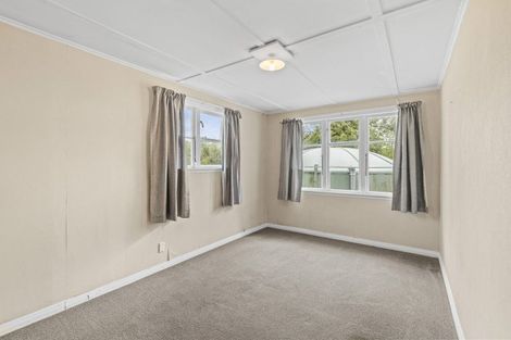 Photo of property in 5 Rangatira Road, Hunterville, 4730