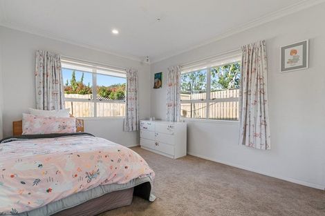 Photo of property in 8 Rarahu Place, The Gardens, Auckland, 2105