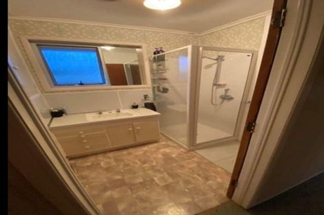 Photo of property in 1/86 Lincoln Park Avenue, Massey, Auckland, 0614