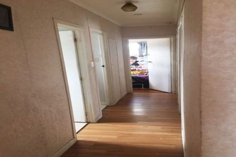 Photo of property in 98 Tiriwa Drive, Massey, Auckland, 0614