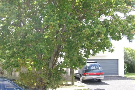 Photo of property in 2/1 Braemar Road, Castor Bay, Auckland, 0620
