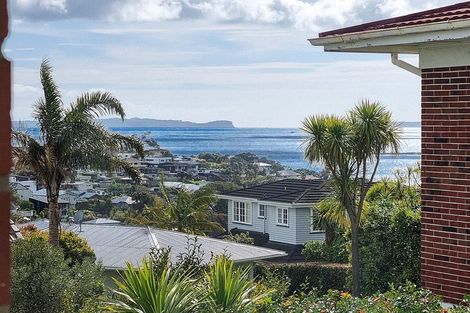 Photo of property in 2/619 Beach Road, Rothesay Bay, Auckland, 0630