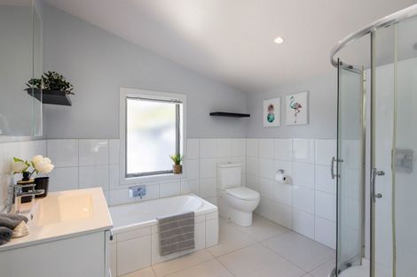Photo of property in 61u8 Black Rock Road, Newlands, Wellington, 6037