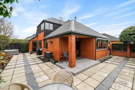 Photo of property in 2/6 Chepstow Avenue, Fendalton, Christchurch, 8052