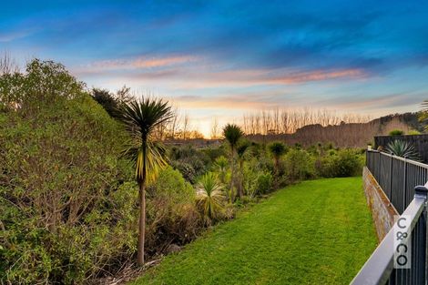 Photo of property in 21 Vogwill Road, Kumeu, 0810