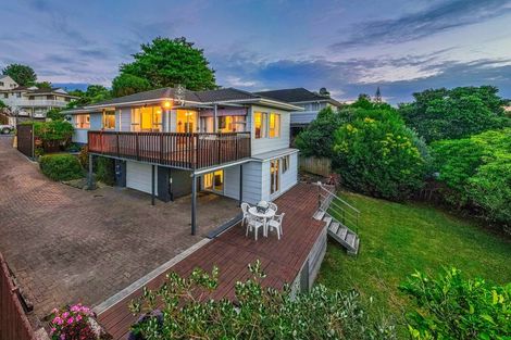 Photo of property in 28 Lewisham Street, Highland Park, Auckland, 2010