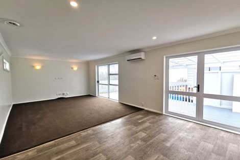 Photo of property in 31 Beaubank Road, Kelston, Auckland, 0602
