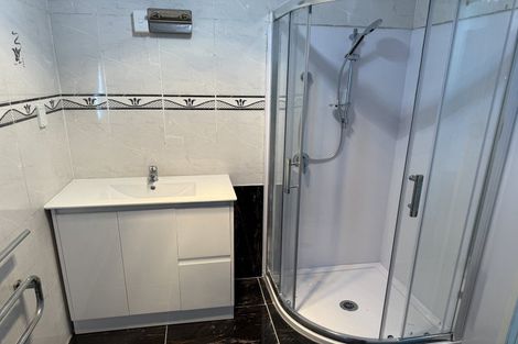 Photo of property in 2/224 Massey Road, Mangere East, Auckland, 2024