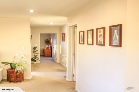 Photo of property in 4 Kirikiri Drive, Papakura, 2110
