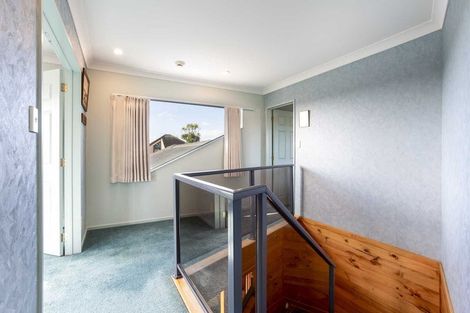 Photo of property in 35c Edmonton Road, Henderson, Auckland, 0612