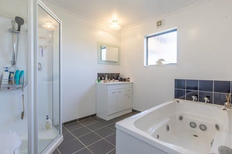 Photo of property in 2966 State Highway 2, Waipukurau, 4281