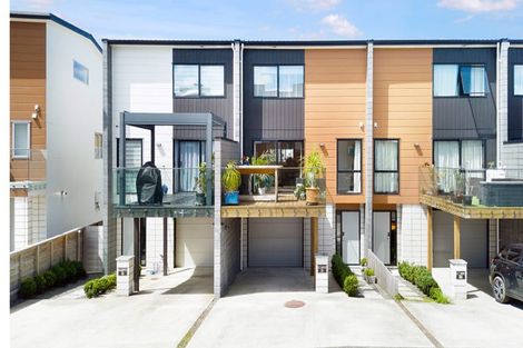 Photo of property in 8 Meritage Lane, Te Atatu South, Auckland, 0610