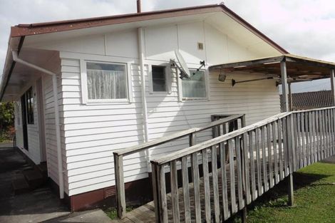 Photo of property in 1/37 Kirrie Avenue, Te Atatu South, Auckland, 0610