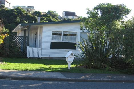 Photo of property in 17 Cranwell Street, Churton Park, Wellington, 6037