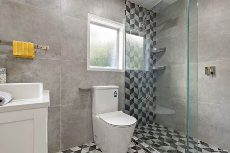 Photo of property in 1/20 Hogans Road, Glenfield, Auckland, 0629