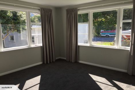 Photo of property in 98 Melbourne Road, Island Bay, Wellington, 6023