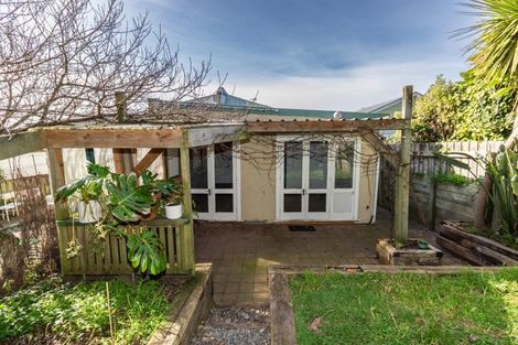 Photo of property in 192 Sutherland Road, Lyall Bay, Wellington, 6022