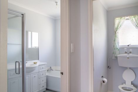 Photo of property in 1/31a Seaview Road, Glenfield, Auckland, 0629