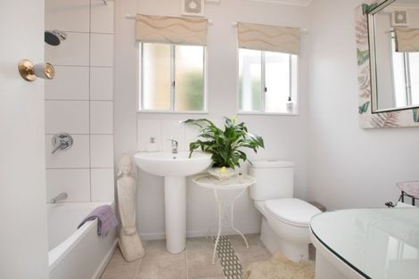 Photo of property in 71 Larsen Crescent, Tawa, Wellington, 5028