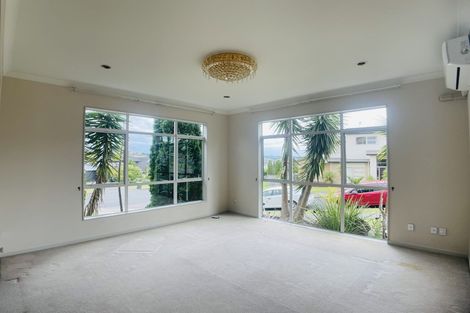 Photo of property in 1 Kenley Heights, Flat Bush, Auckland, 2016