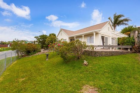 Photo of property in 72 Garton Drive, Massey, Auckland, 0614
