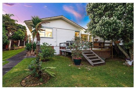 Photo of property in 2 Allington Road, Massey, Auckland, 0614