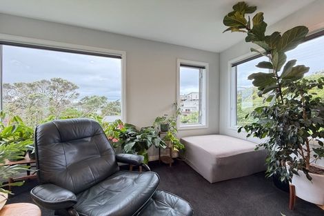 Photo of property in 98 Glanmire Road, Newlands, Wellington, 6037