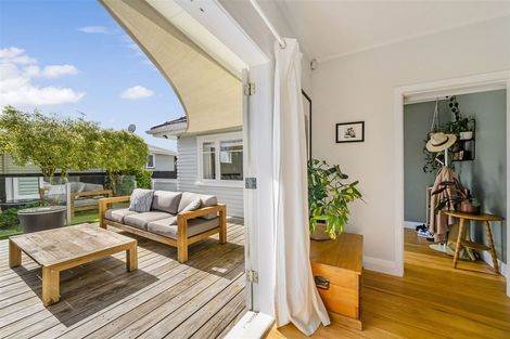 Photo of property in 17a Clinton Avenue, Te Atatu Peninsula, Auckland, 0610