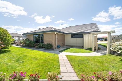 Photo of property in 53 Geneva Terrace, Kelvin Grove, Palmerston North, 4414