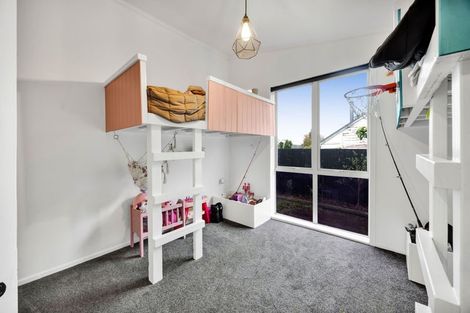 Photo of property in 21 Falstaff Street, Stratford, 4332