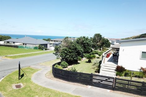 Photo of property in 1 Snapper Street, Baylys Beach, Dargaville, 0377